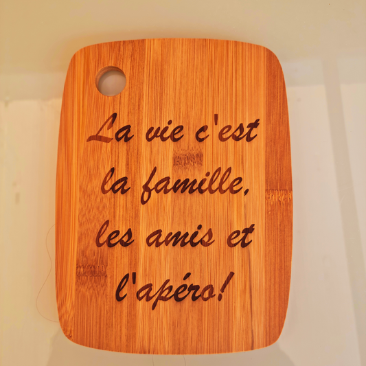 Planche "La vie c'est la famille, les amis et l'apéro"